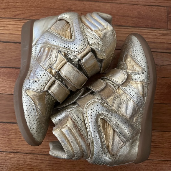 Gold High-Top Wedge Sneakers - Picture 4 of 4